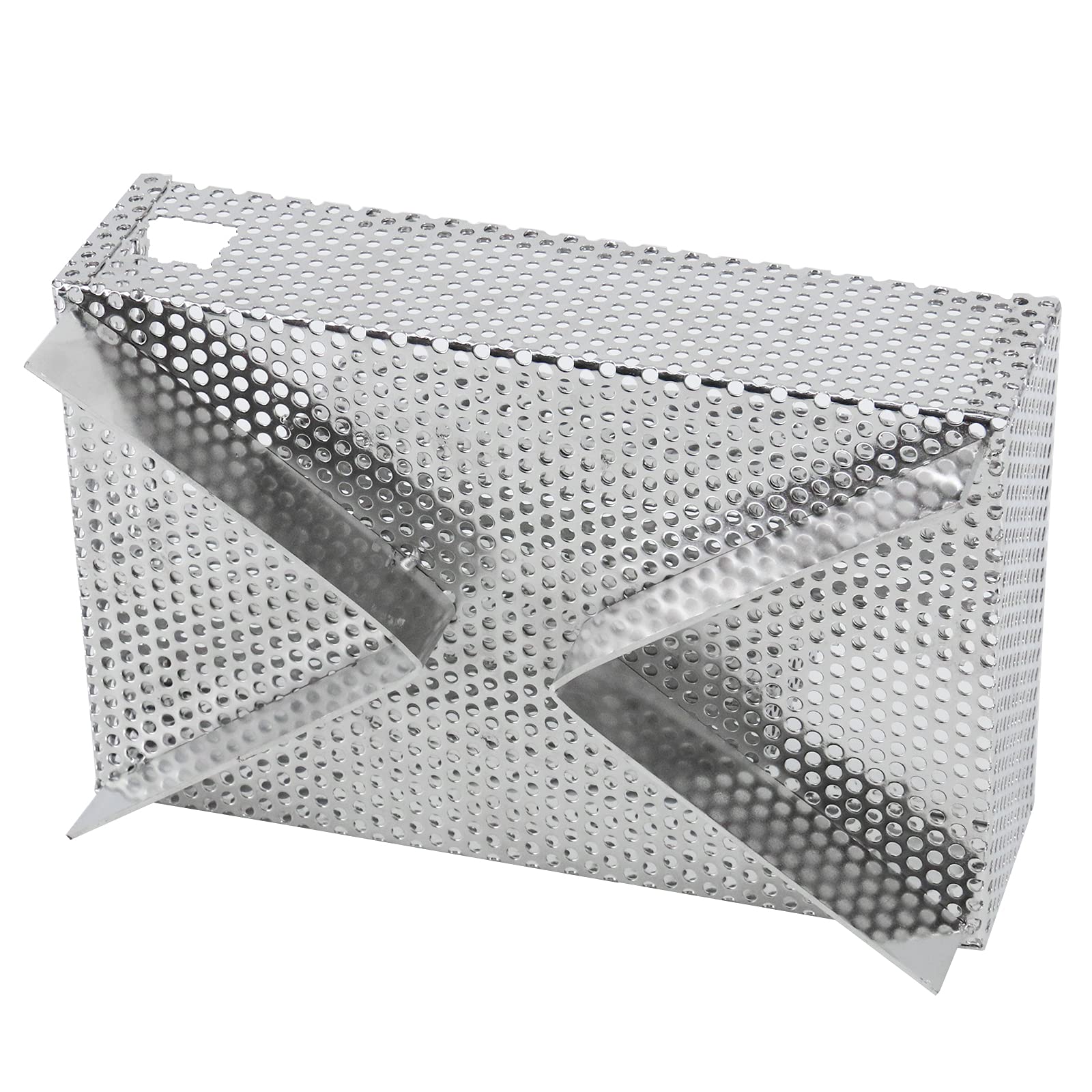 Finderomend tray in backyard barbecue setting enhancing flavor of smoked ribs and fish