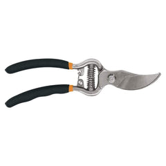 Fiskars 9274 front angled view showing overall design and durable construction benefit