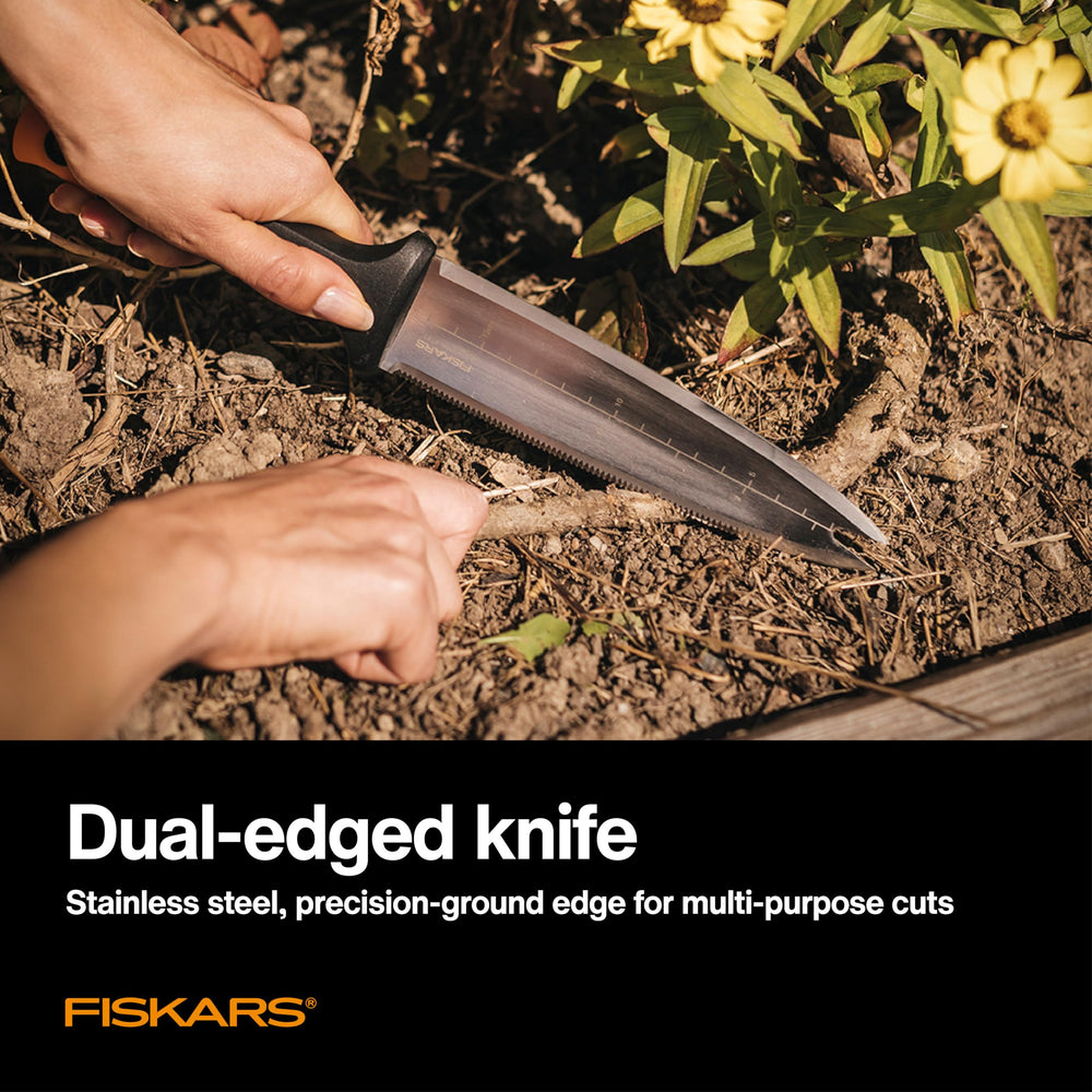 Fiskars forked tip close detail demonstrating weed removal advantage