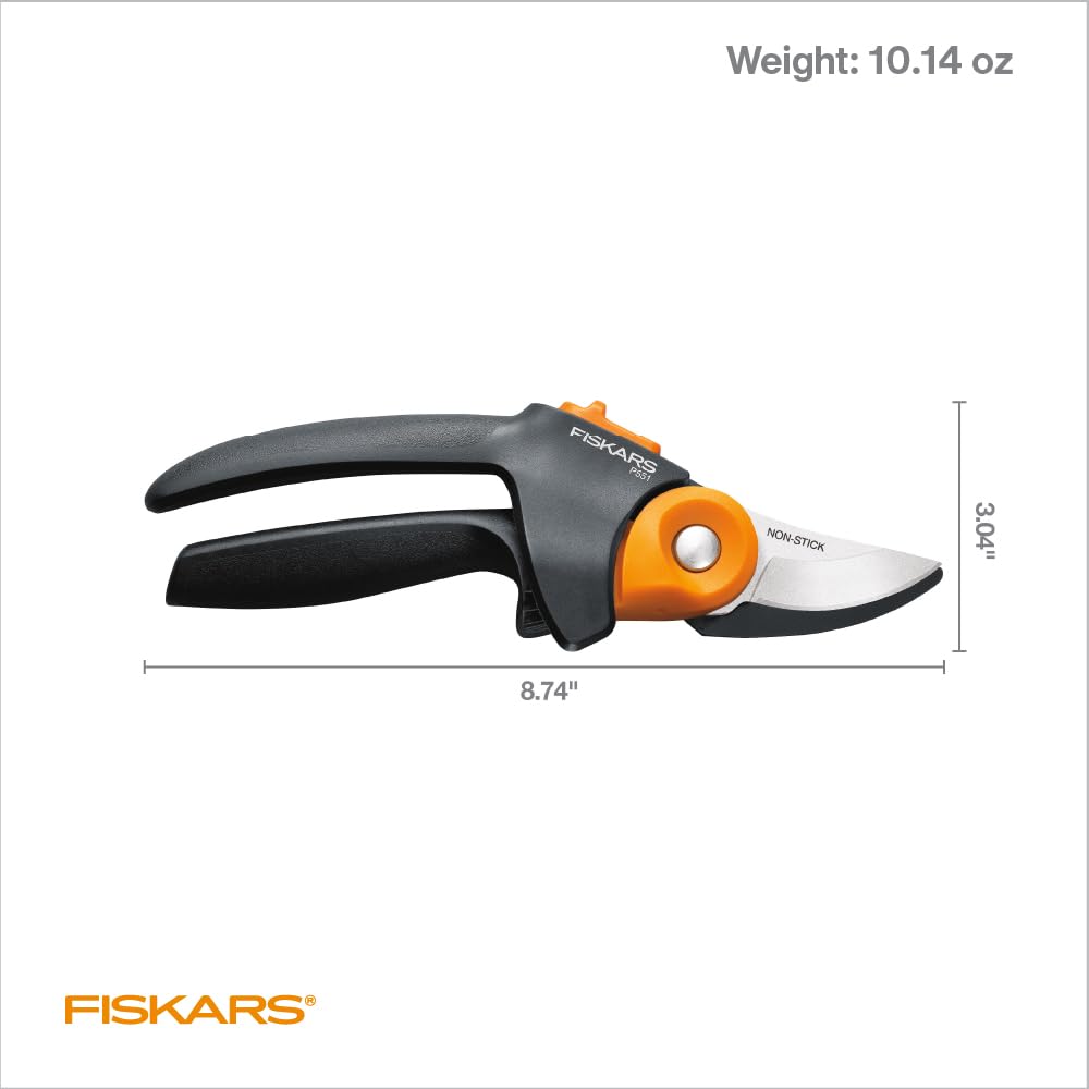 Fiskars PowerGear2 next to ruler showing 3/4 inch cut capacity scale