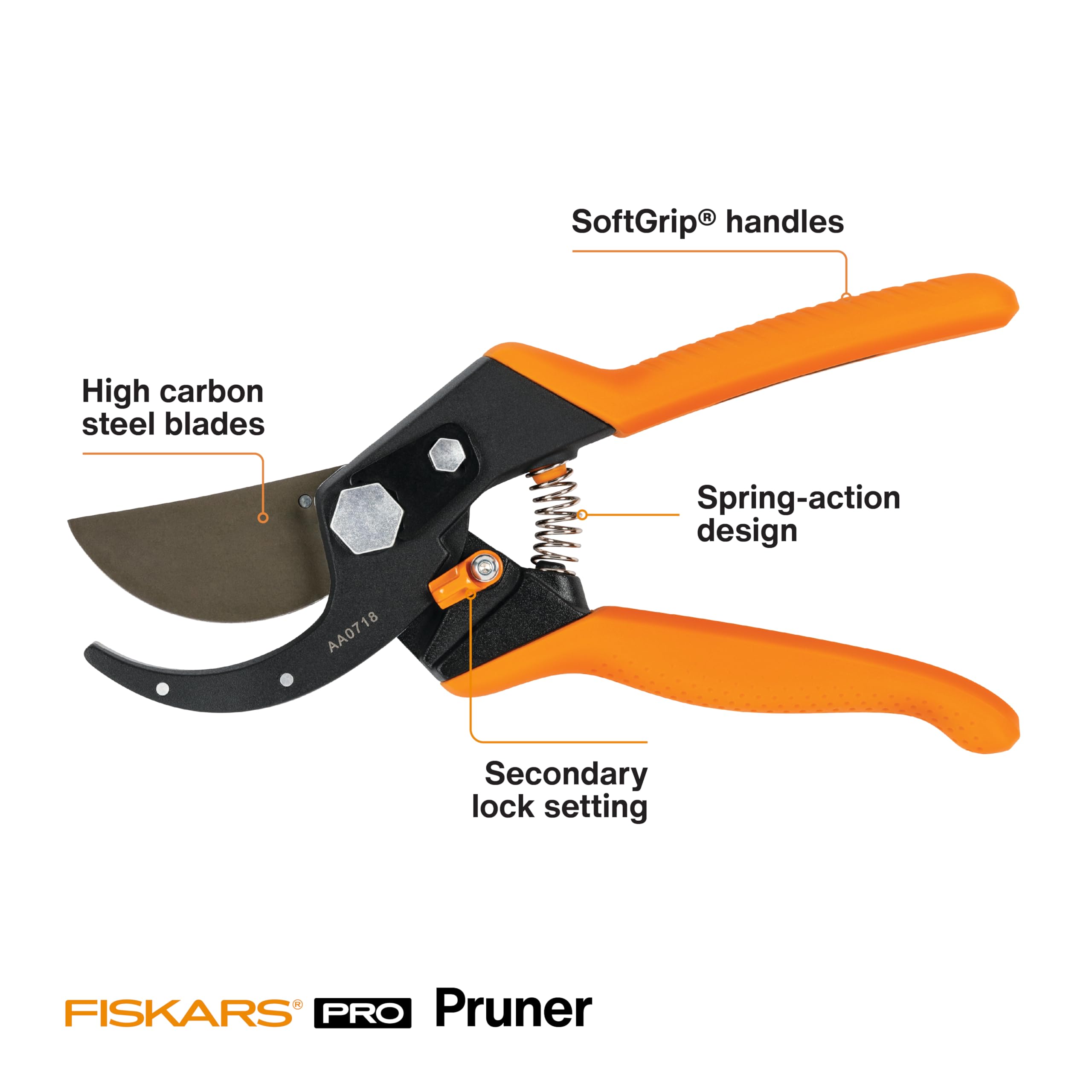 Fiskars close-up of PowerArc blade curved edge for easier, cleaner slicing