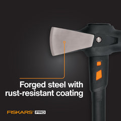 Fiskars driving face close shot demonstrating wedge-strike capability for versatility