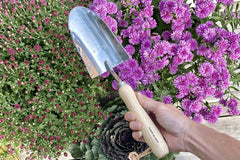 Fleur Du Bien bypass pruner close detail with rubber grip for safer cutting