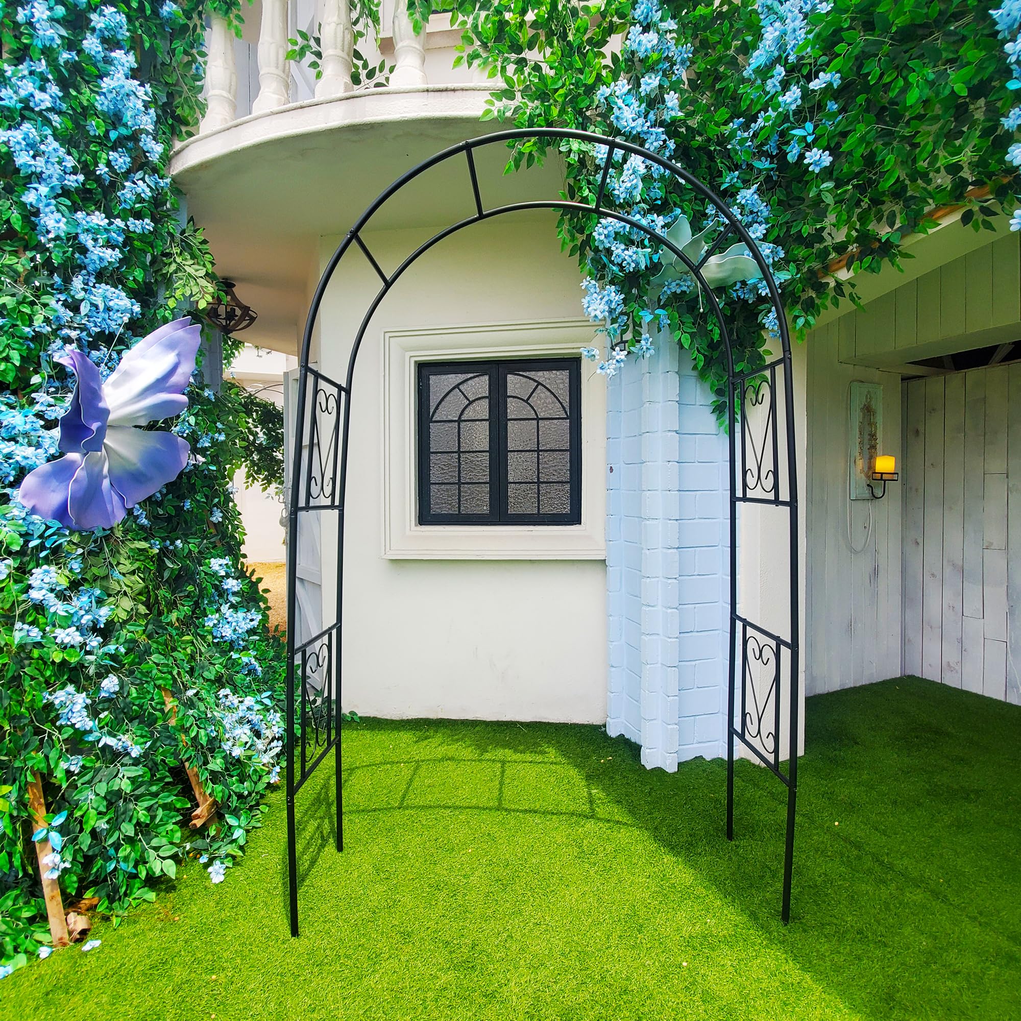 Flohover arch supporting climbing roses demonstrating plant training benefit