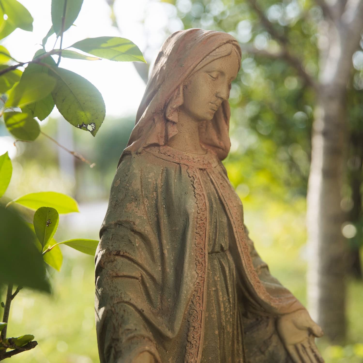 Flooreal Virgin Mary placed in garden illustrating devotional landscaping impact