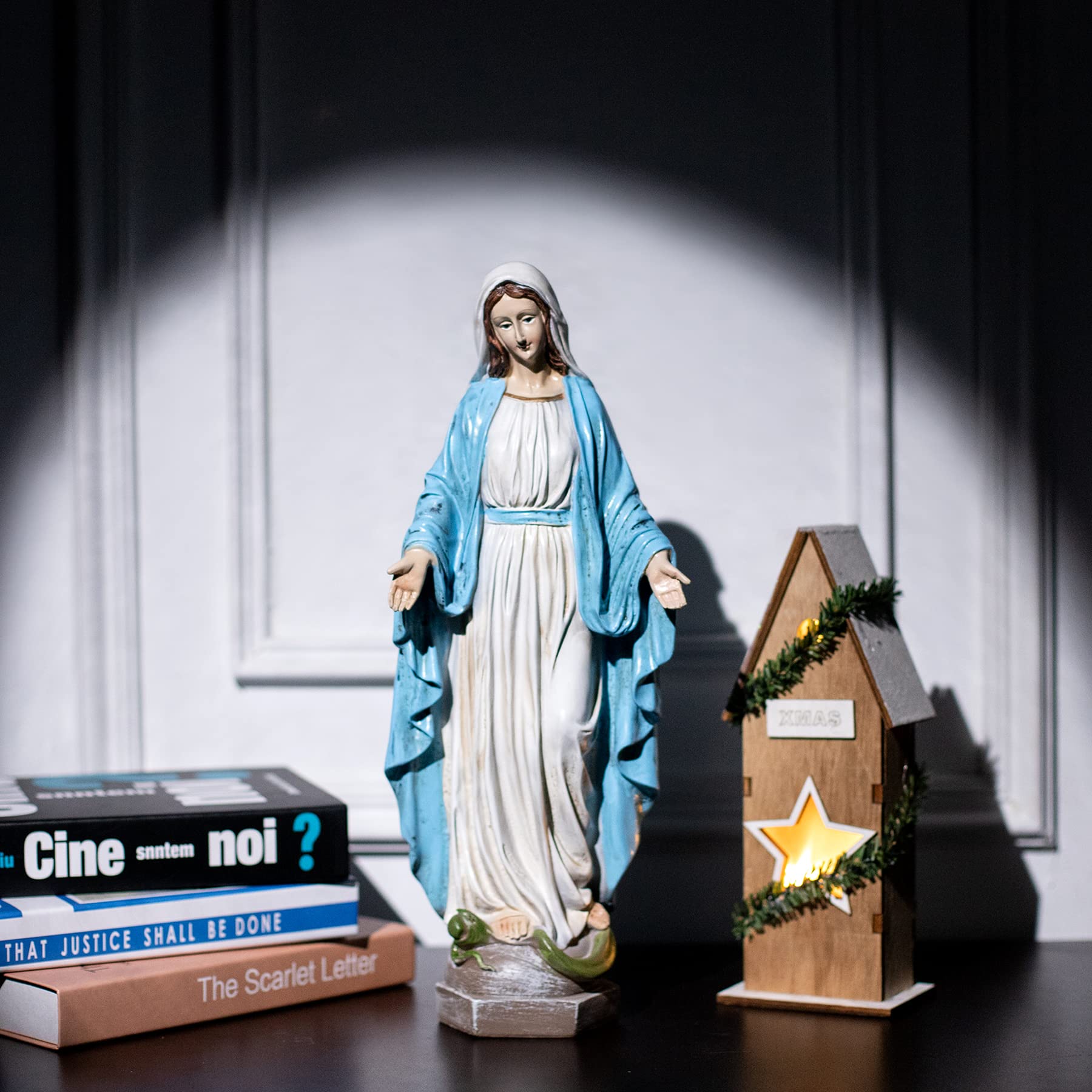 Floryden statue with packaging showing compact weight and easy unboxing benefit