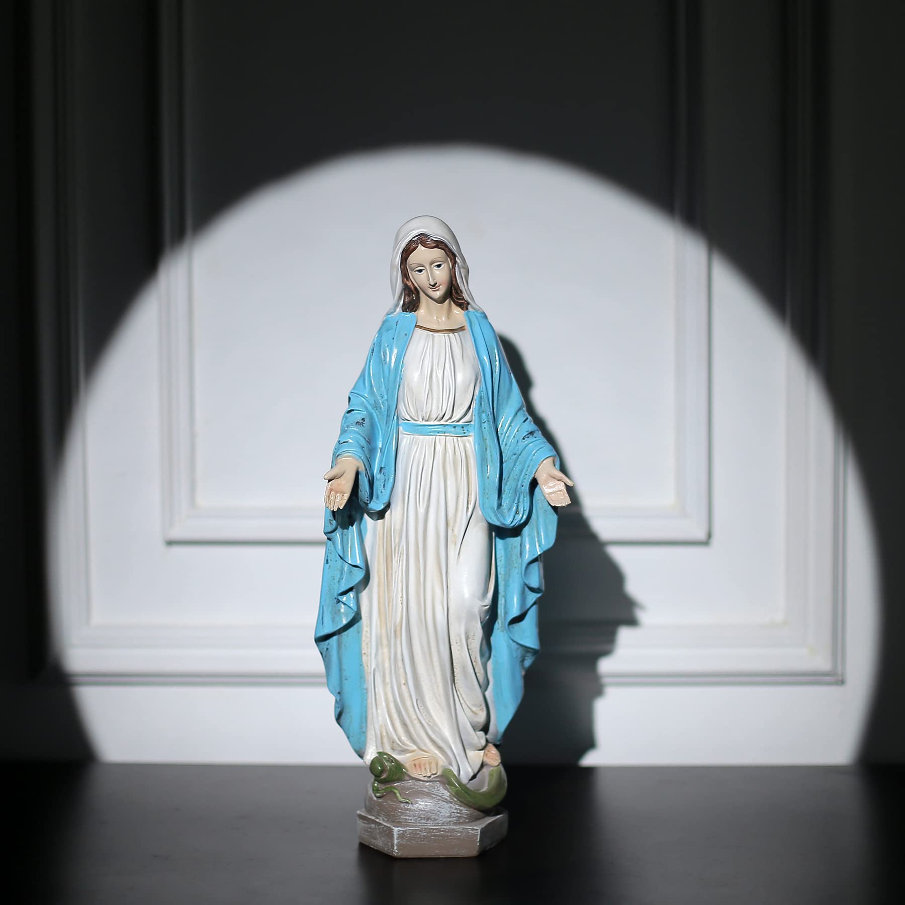 Floryden statue side profile highlighting drapery and stable silhouette benefit
