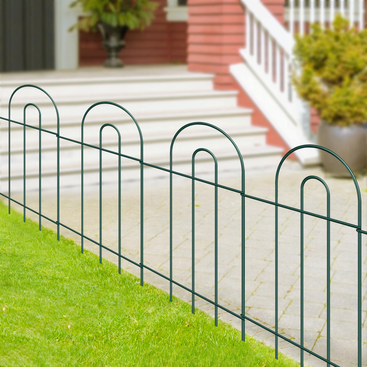 FOREHOGAR front view of full 20ft garden fence showing decorative arch and finish benefits