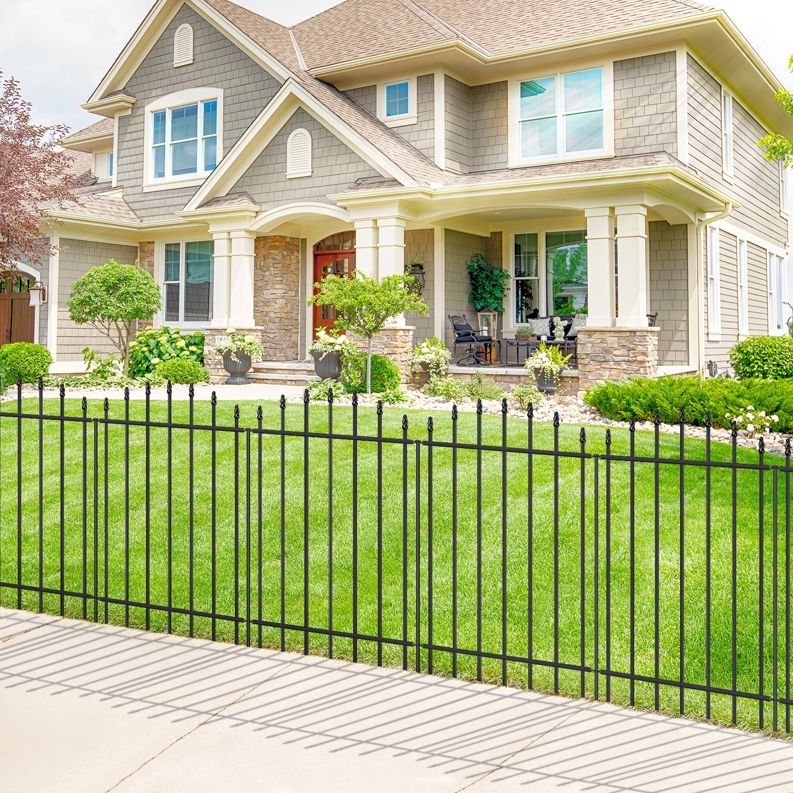 FOREHOGAR front view of full six-panel fence showing neat border and curb appeal