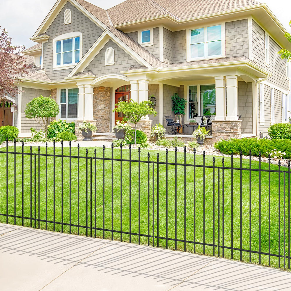 FOREHOGAR front view of full six-panel fence showing neat border and curb appeal