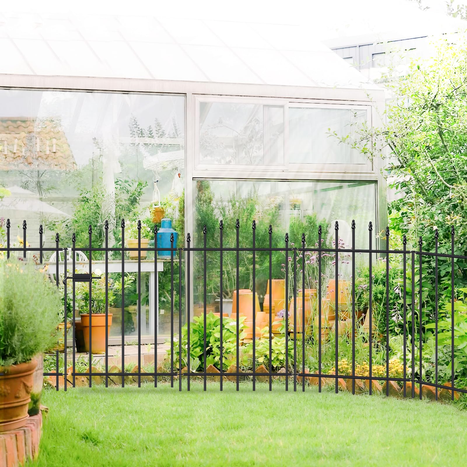 FOREHOGAR fence height shown next to foot for clear scale