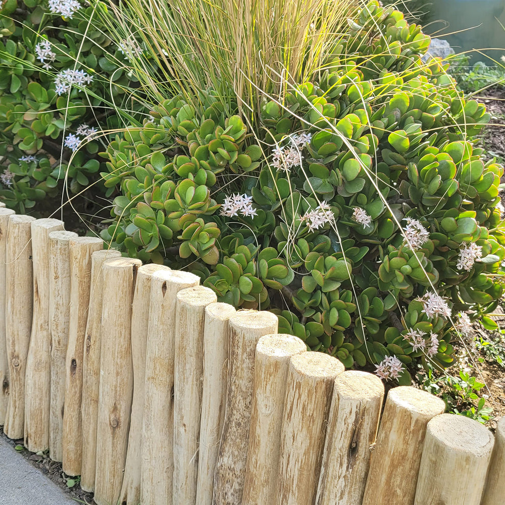 FOREVER BAMBOO curved garden border installed highlighting flexible fit