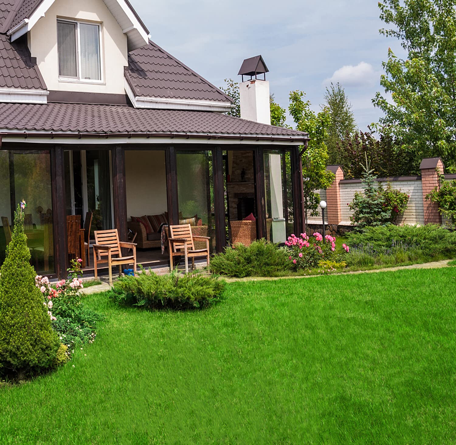 FREADEM folded turf compact for storage and easy transport benefit