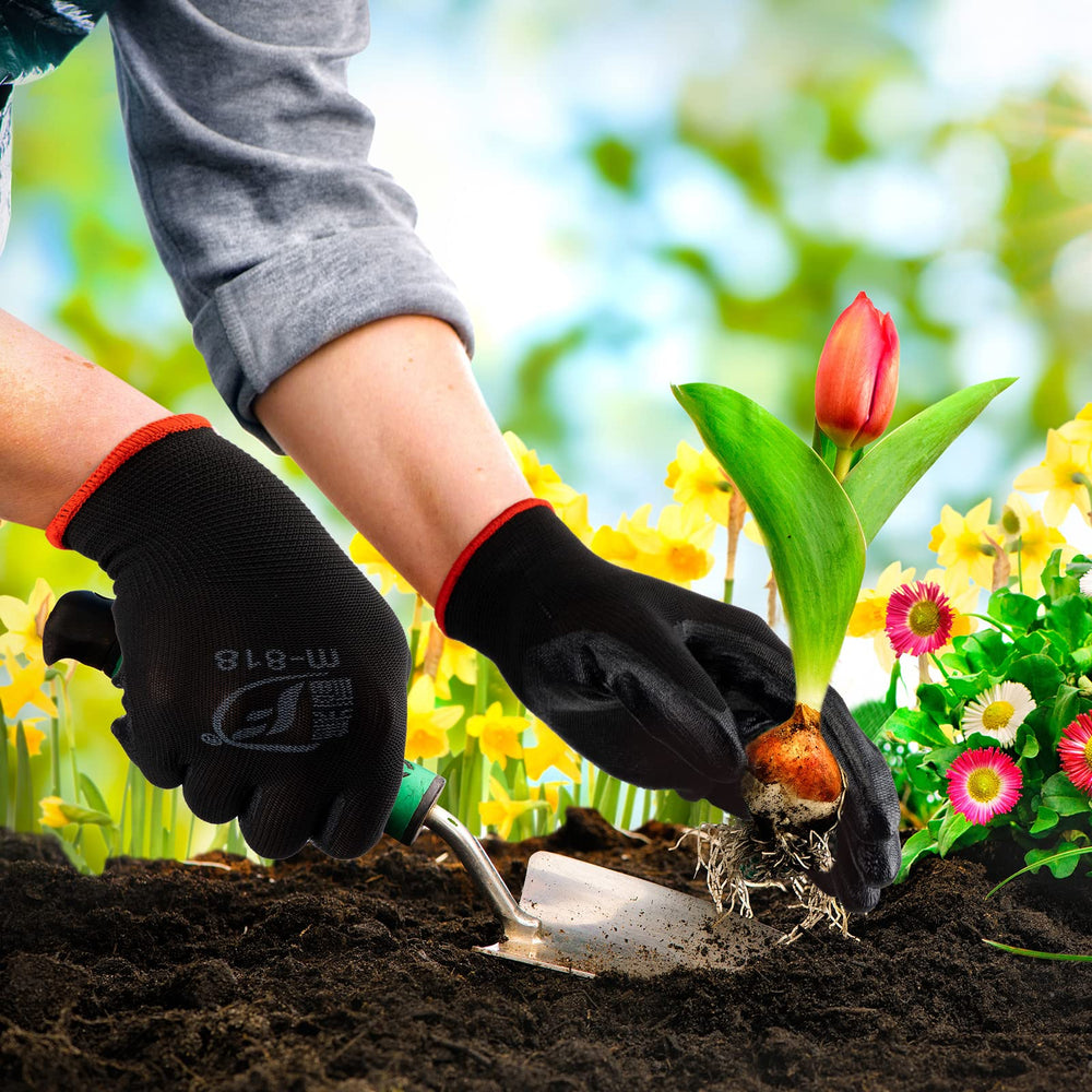 Gandeer gloves gripping a wet pot, demonstrating reliable traction in moisture