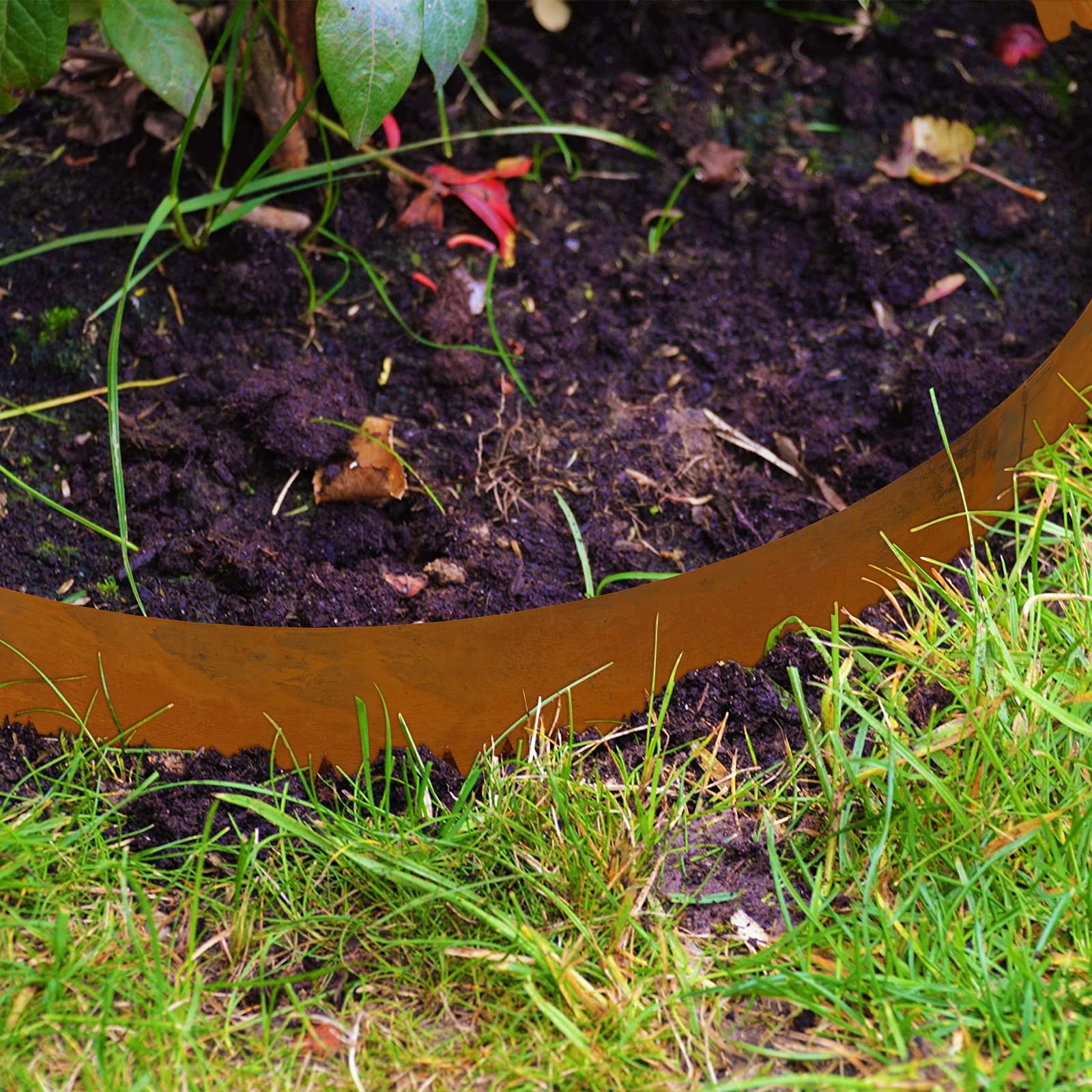 Ganeekiron edging next to ruler showing dimensions and easy planning benefit