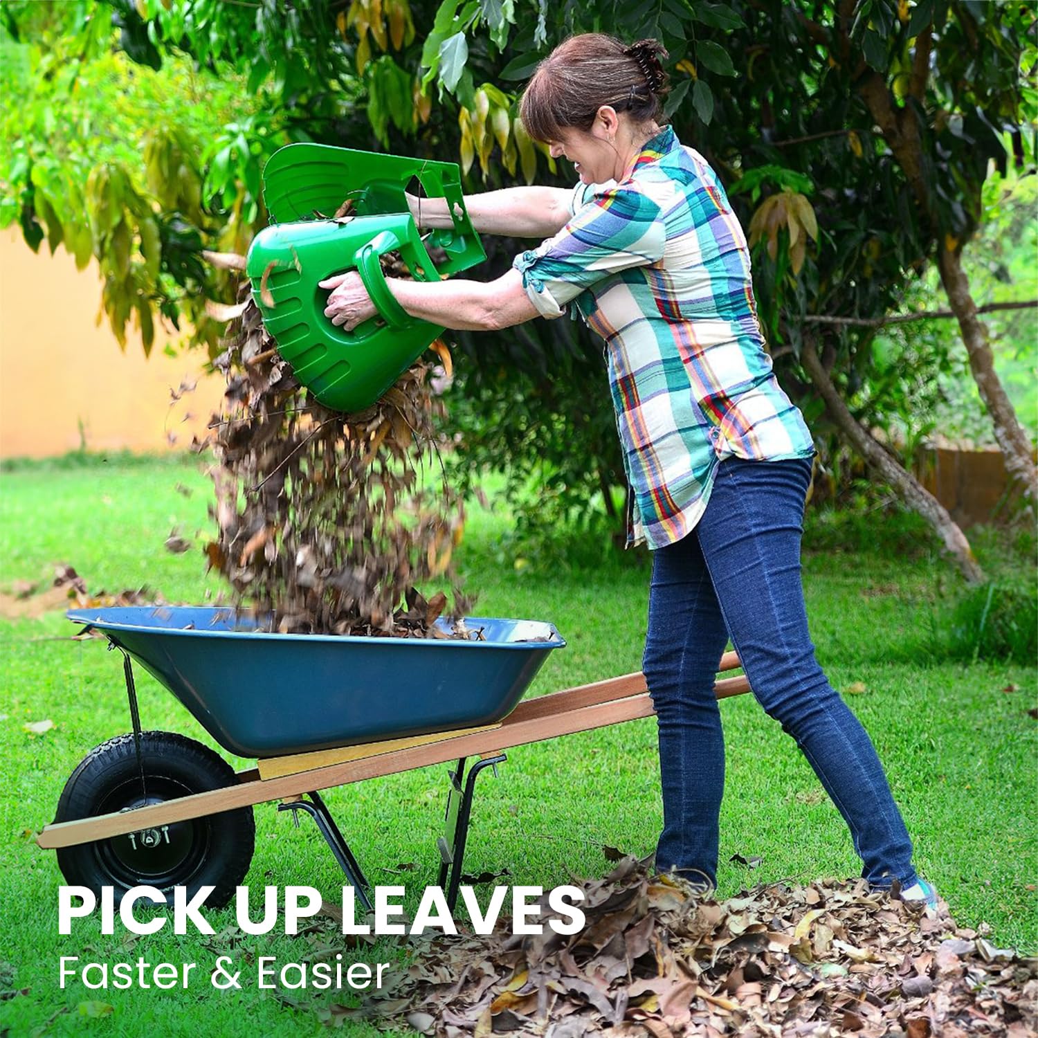 GARDEASE scooping wet leaves without spills for efficient cleanup