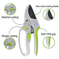 GARDEN GURU pruner cutting a woody branch demonstrating reduced hand effort