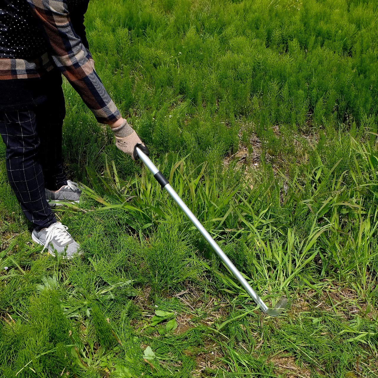 Garden Helper extended telescoping handle in garden demonstrating comfortable stand-up weeding