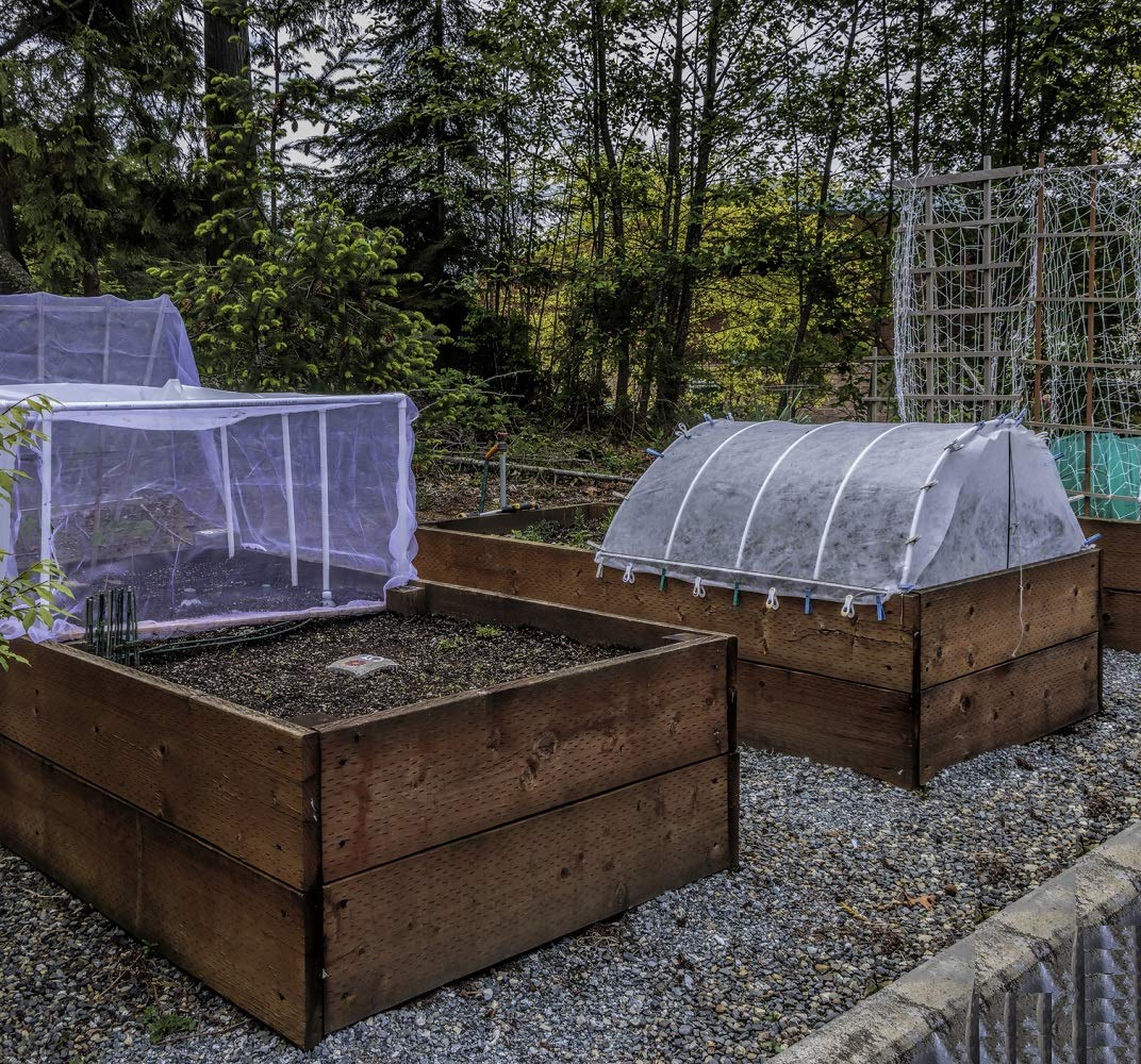 Garden Tailor package label showing material and warranty information benefit