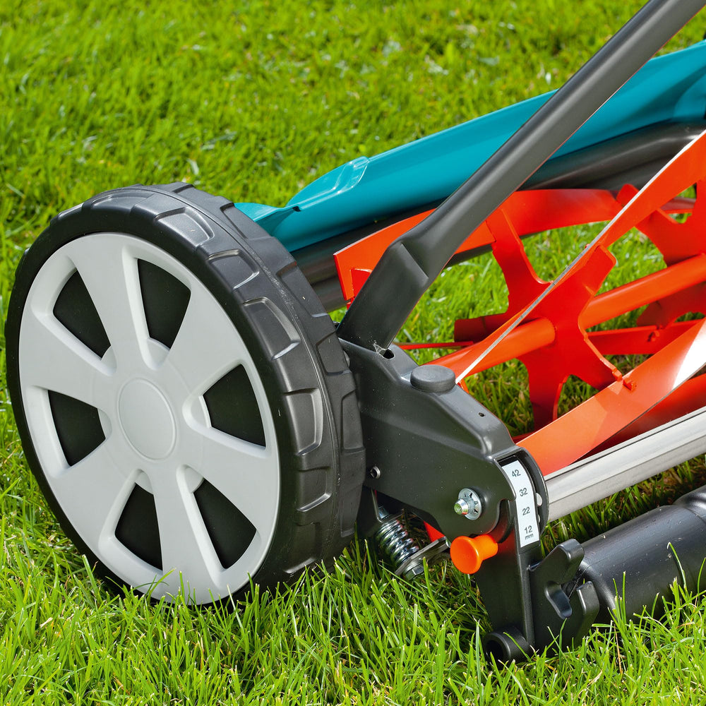 GARDENA folded handle demonstrating compact storage and portability