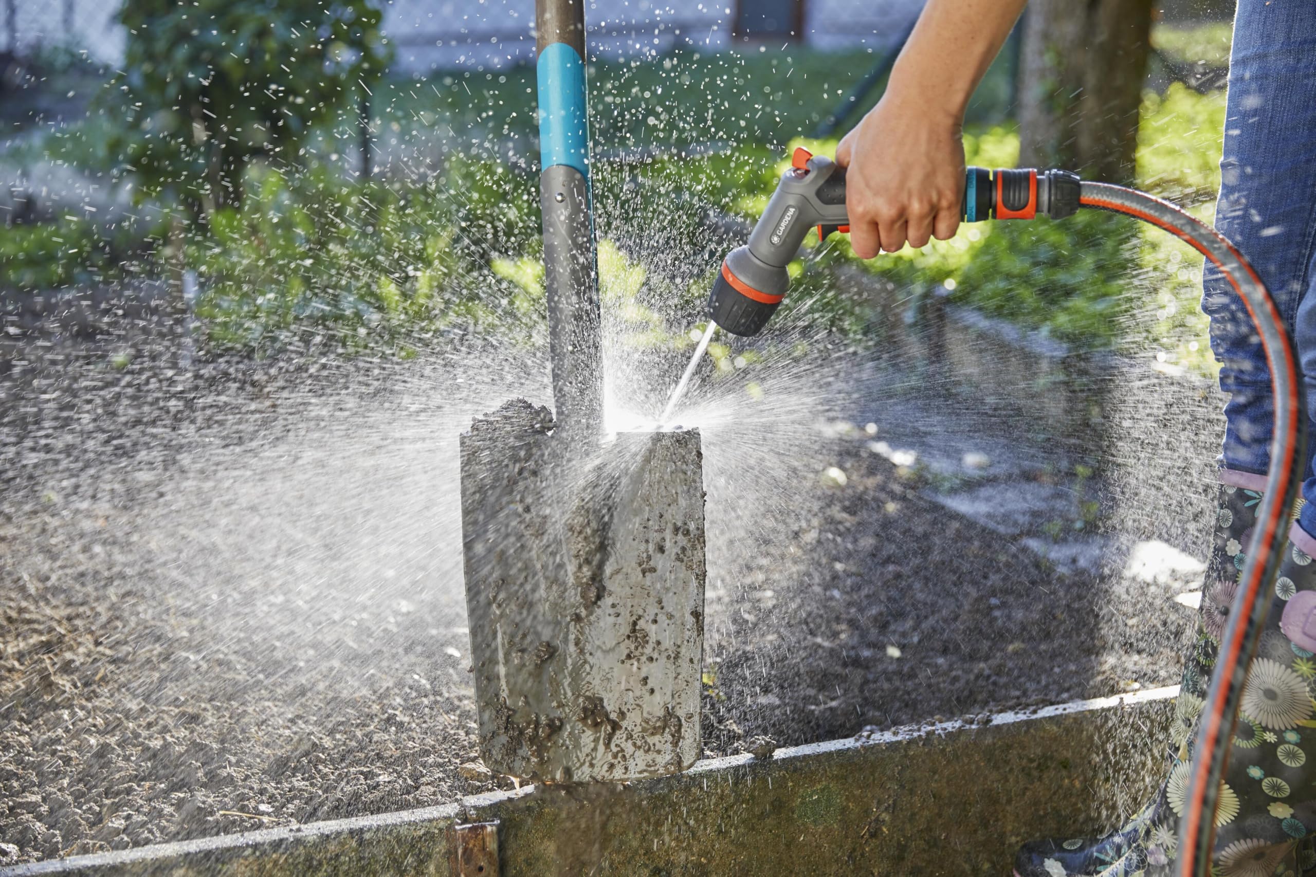 Gardena ecoPulse jet in action cleaning a patio saving water