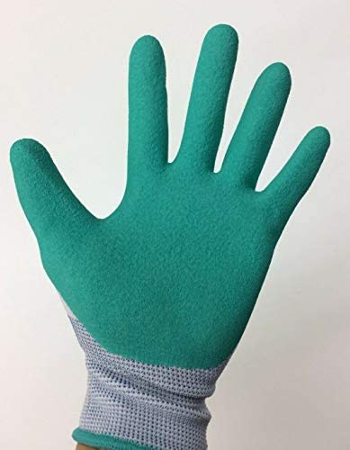 Gardena gloves folded beside ruler to show size and pair quantity benefit