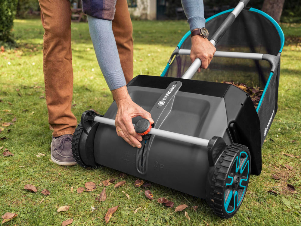 GARDENA ergonomically shaped handles demonstrating comfortable upright pushing