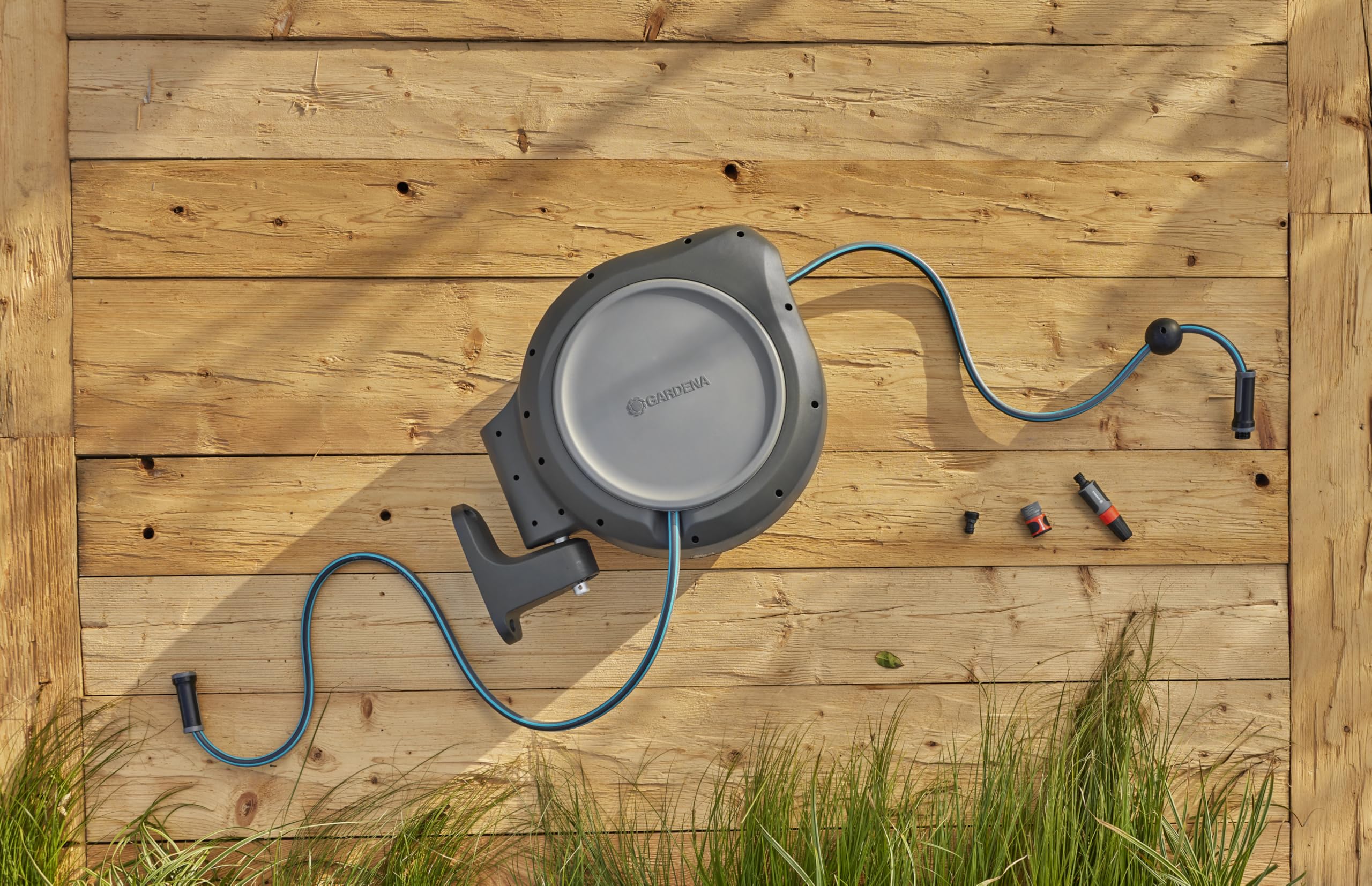 GARDENA close-up of hose texture highlighting kink-resistant power grip