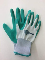 Gardena latex texture close-up showing grip pattern and durable coating benefit