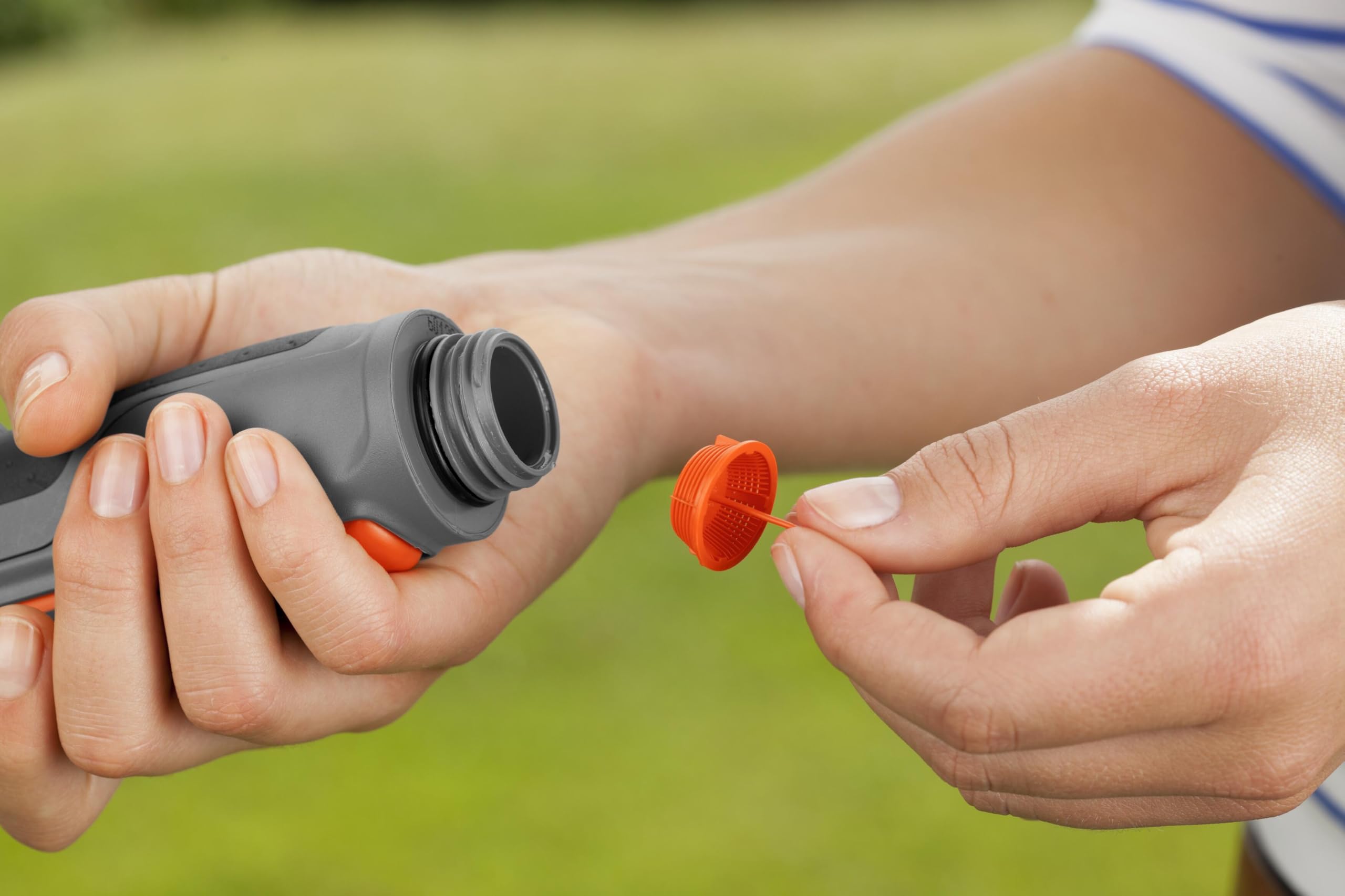 GARDENA multi sprayer close-up of pattern selector for quick switching benefit