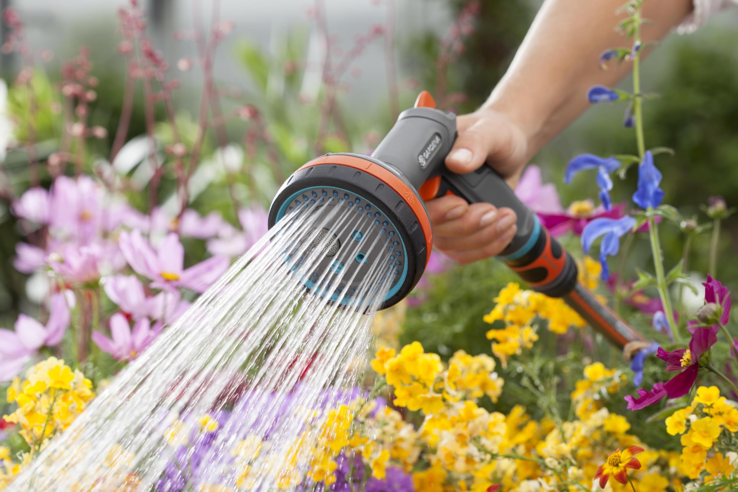 GARDENA multi sprayer producing hard jet to rinse dirt from patio benefit