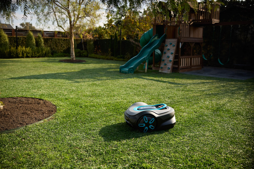 GARDENA SILENO flex boundary wire installed around lawn for precise edges