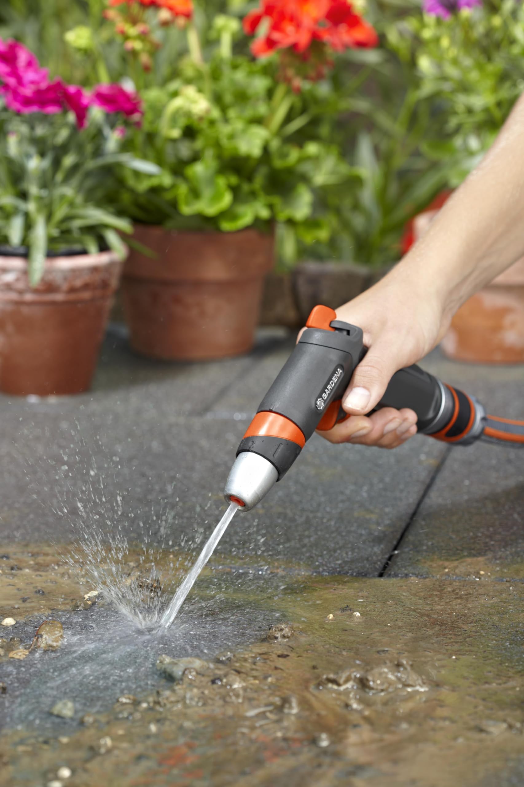 Gardena size and scale with hand showing ergonomic fit and easy control