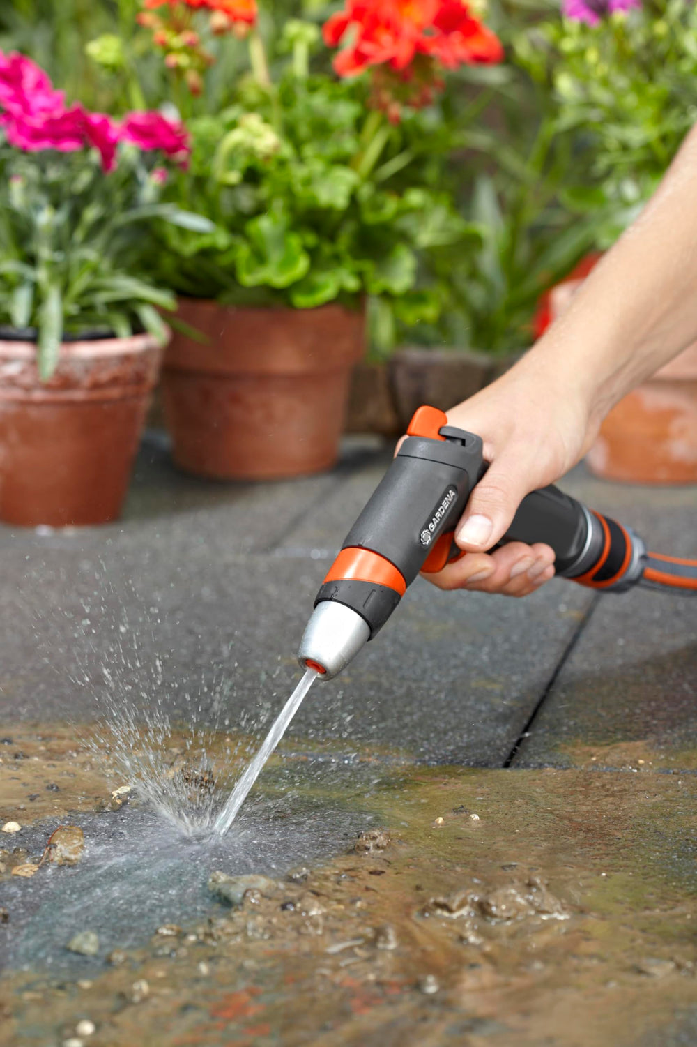 Gardena size and scale with hand showing ergonomic fit and easy control