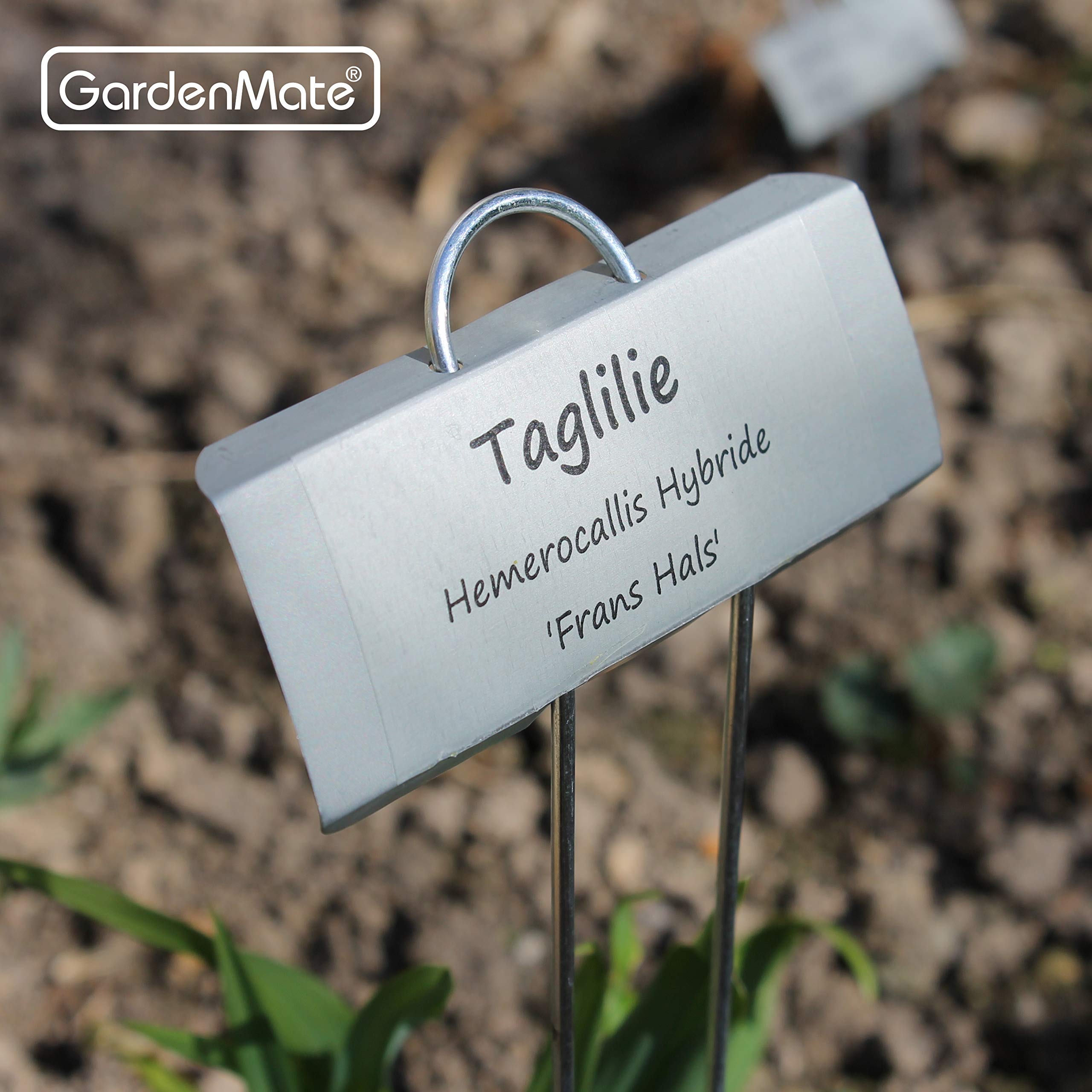 GardenMate multiple labels in a garden bed showing tidy rows and visibility