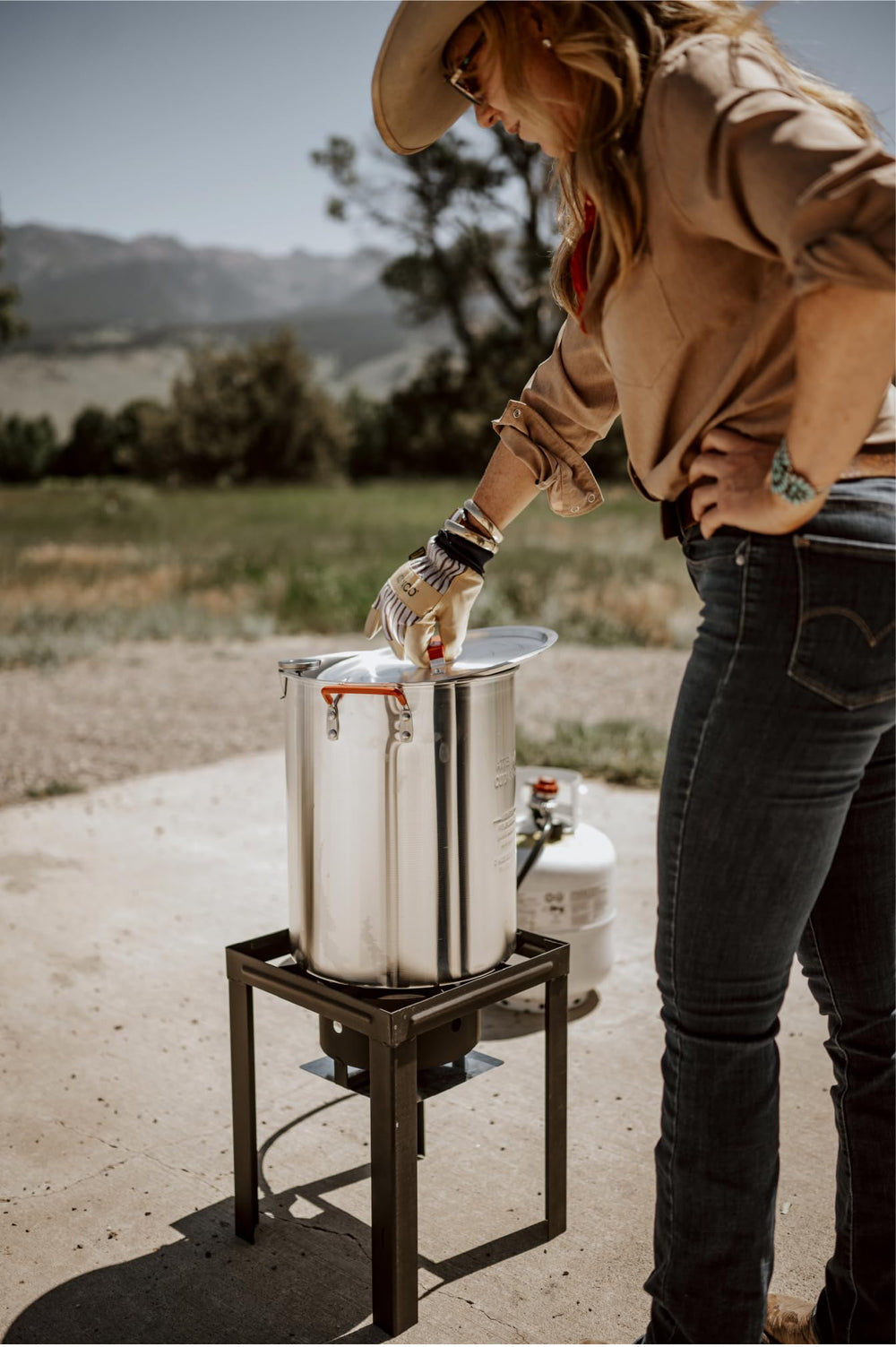 Gas One pot in use with a seafood boil showing efficient heating and easy serving