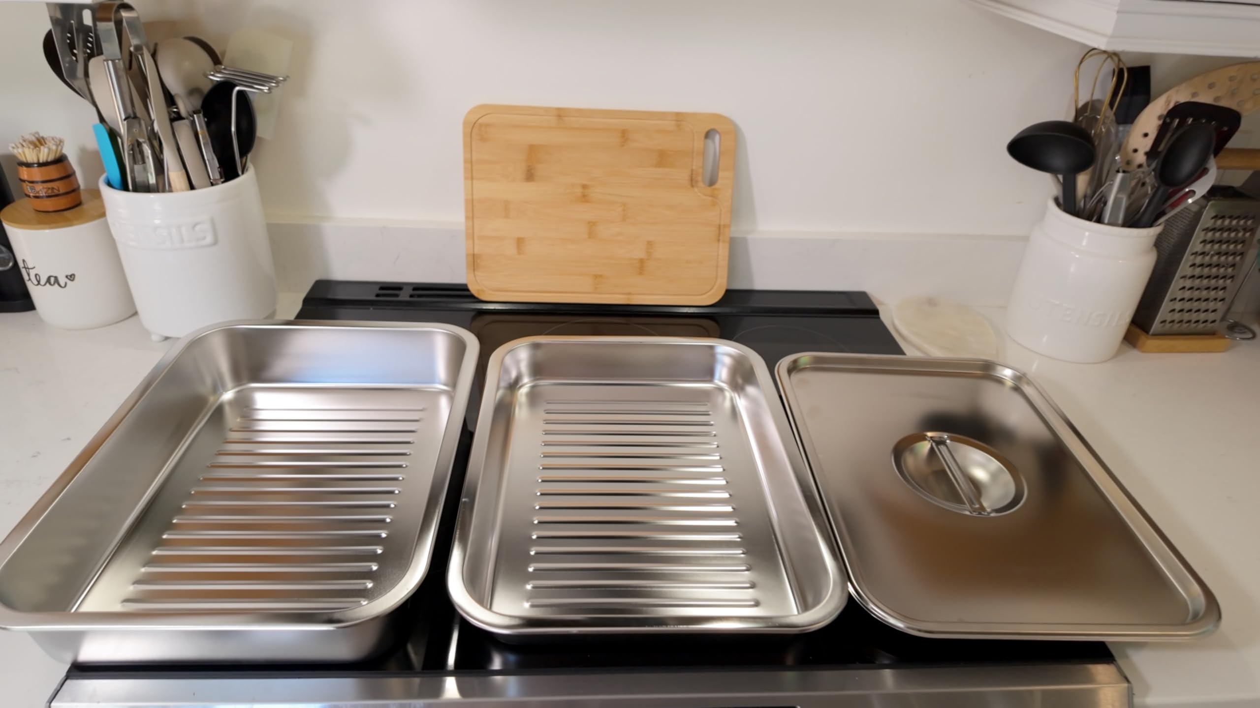 Geesta size comparison with hands illustrating large capacity and easy carry