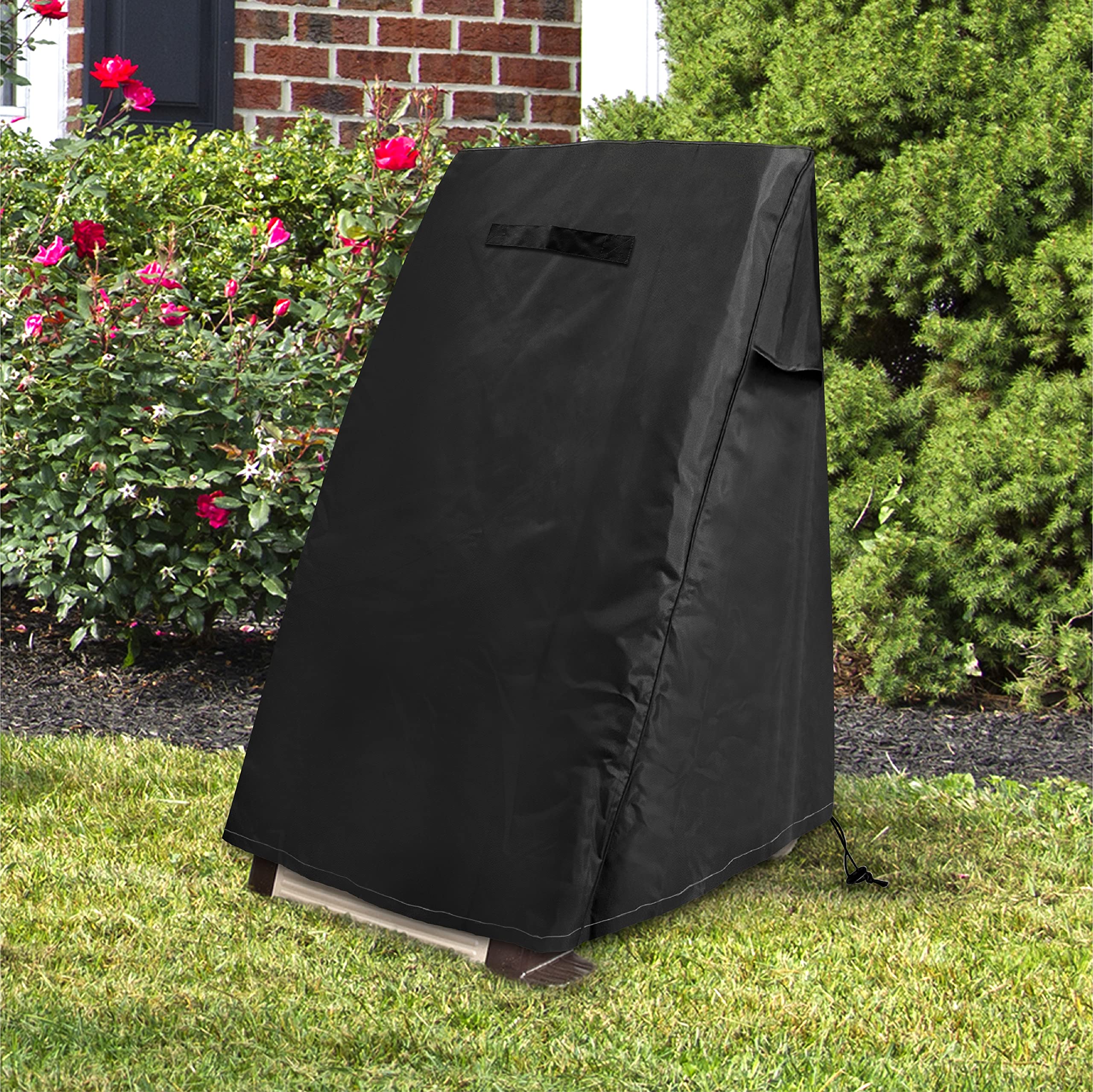 GEHENG covered reel in rainy garden showing outdoor waterproof protection
