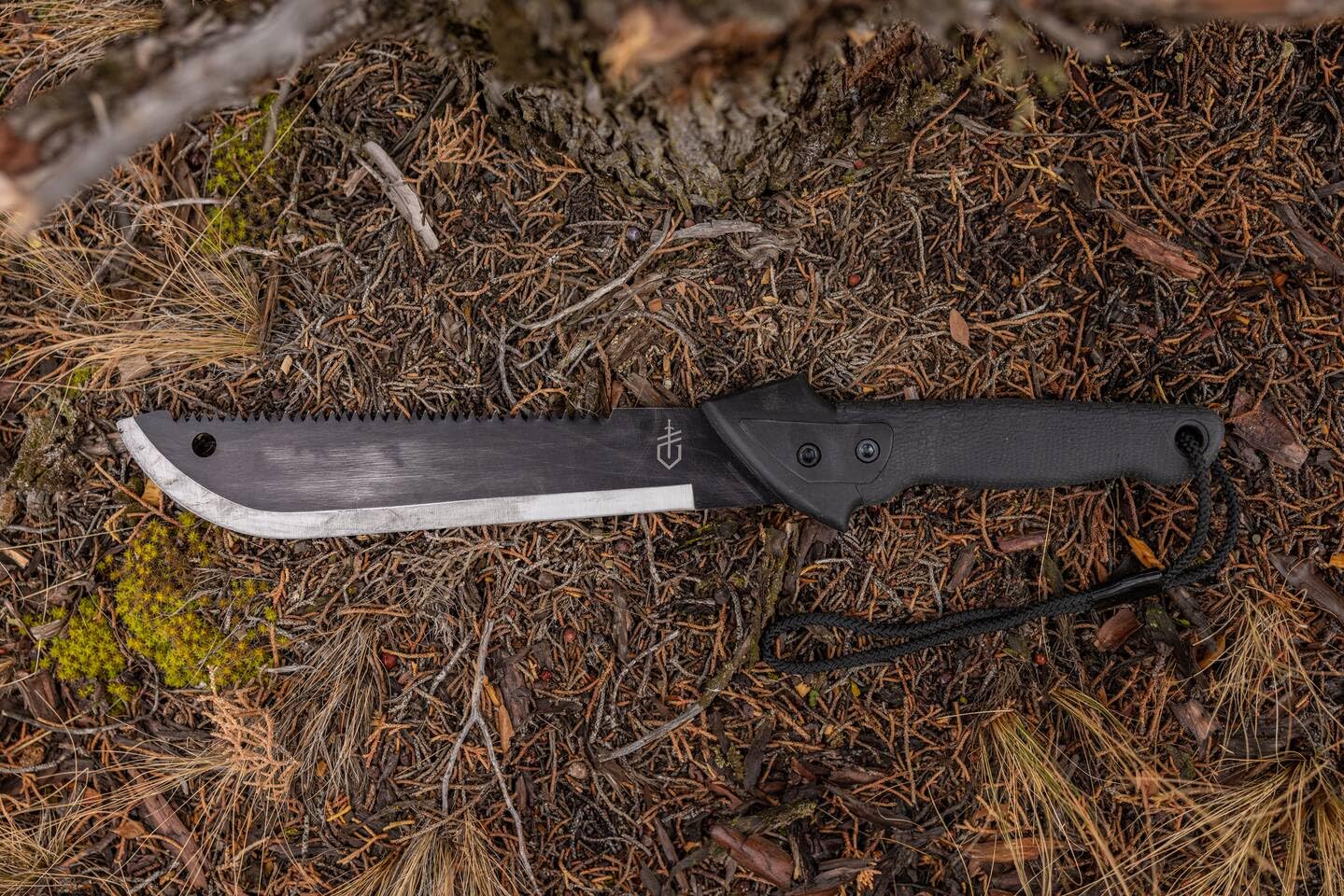 Gerber Gator machete jr blade material closeup showing high-carbon steel durability