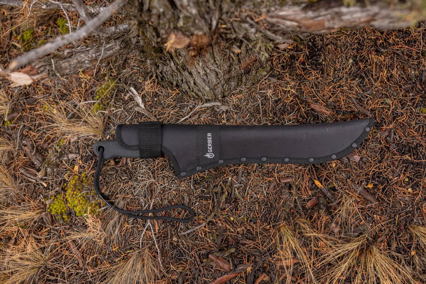 Gerber Gator machete jr lanyard attachment closeup proving retention and safety