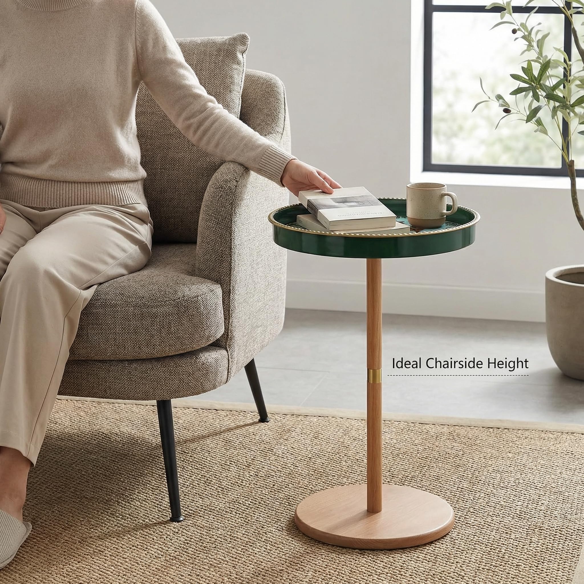 Gesodant used beside a sofa holding drinks and books, adds functional flair
