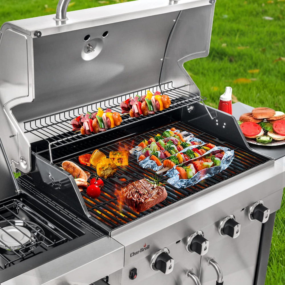 GGC grates searing steak to show heat retention and grill-mark benefit