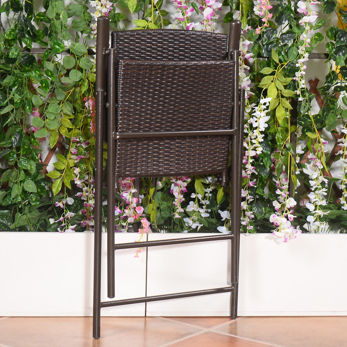 GIANTEX footrest and steel leg detail for stable seating