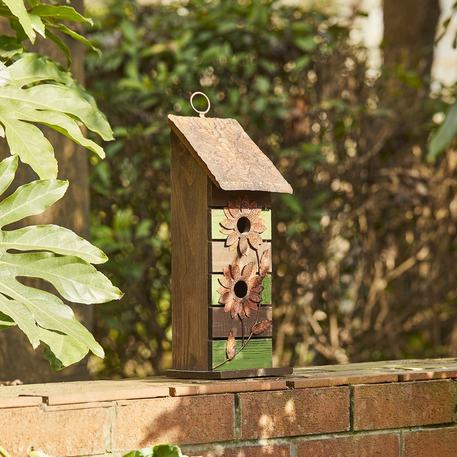 Glitzhome bird house entrance hole close-up sized for small birds
