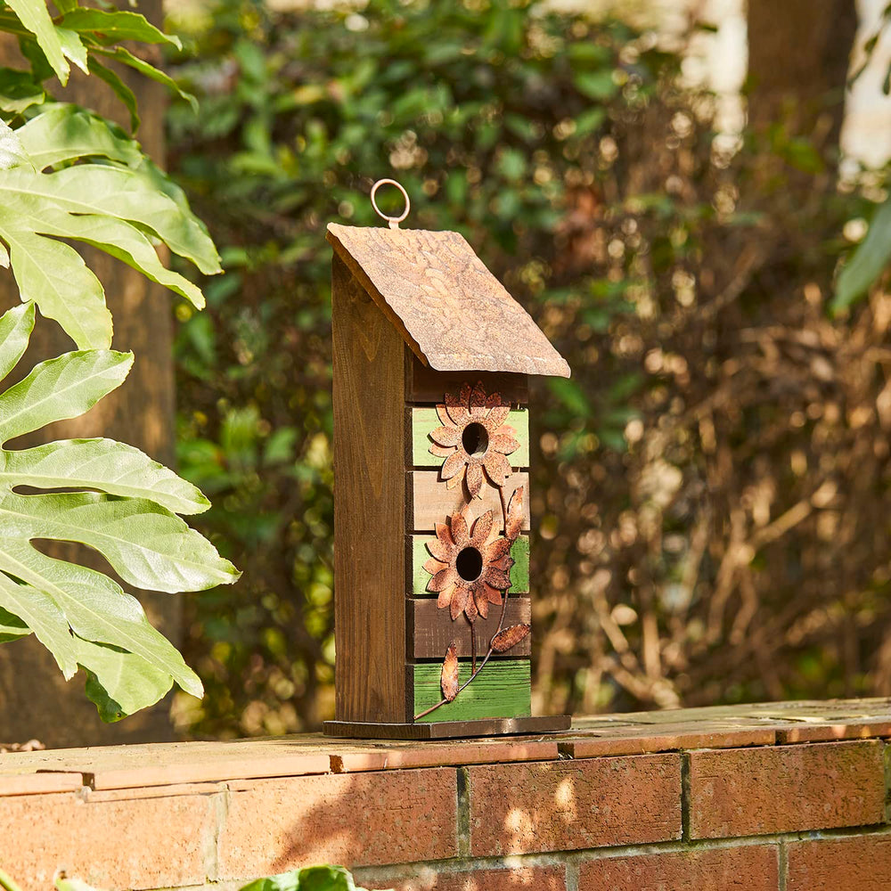 Glitzhome bird house entrance hole close-up sized for small birds