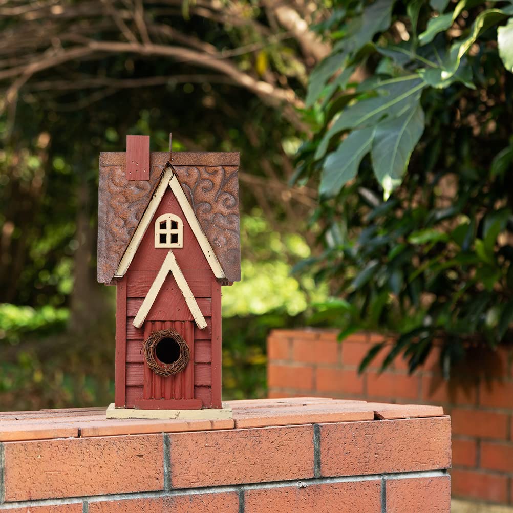 Glitzhome birdhouse with small wren nearby illustrating suitable nesting habitat