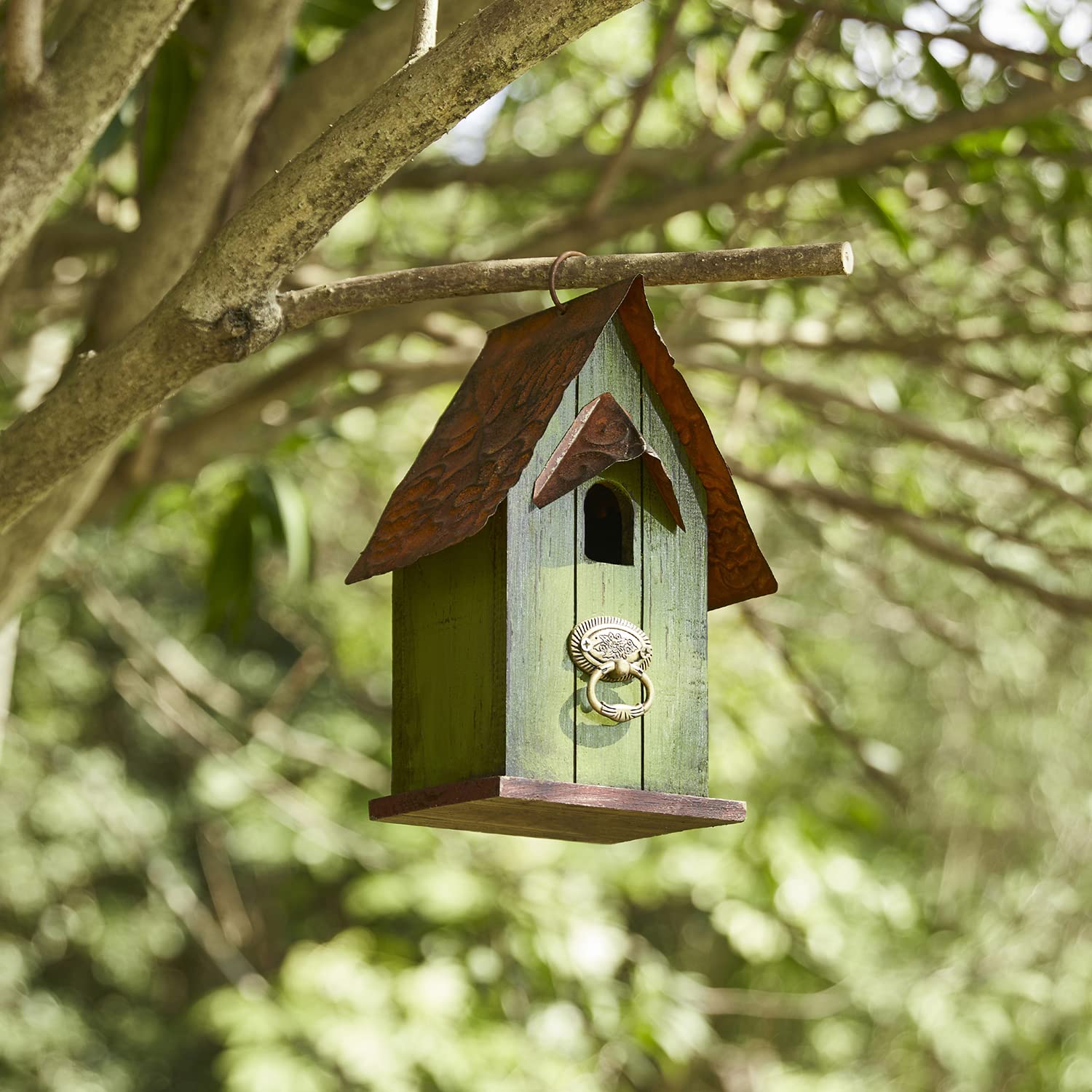 Glitzhome entrance hole detail showing appropriate size for small birds benefit