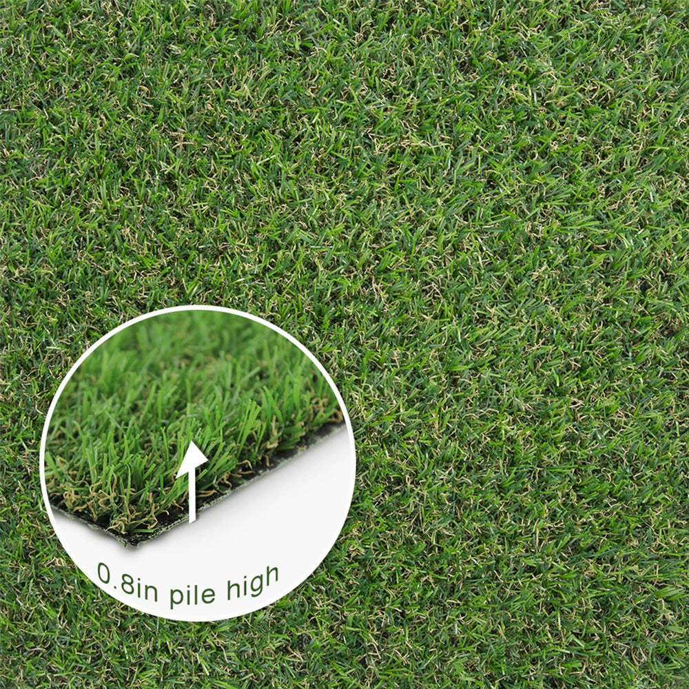 GLIWEN close-up of synthetic blades highlighting realistic texture and soft comfort