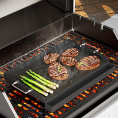 GLOWYE close-up of nonstick carbon-coated surface highlighting easy food release