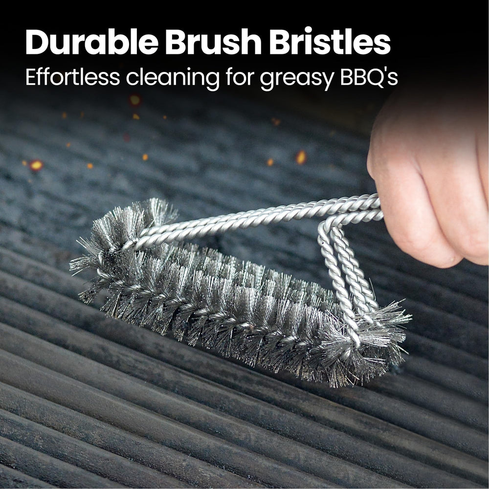 Gourmet Easy brush in use on grill demonstrating efficient residue removal benefit